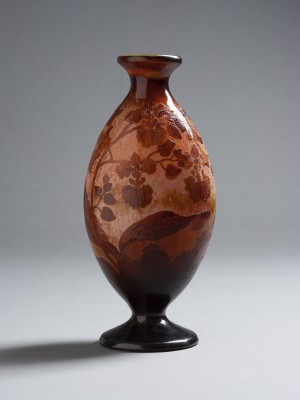 Auktion <br>VASE MIT ORCHIDEEN