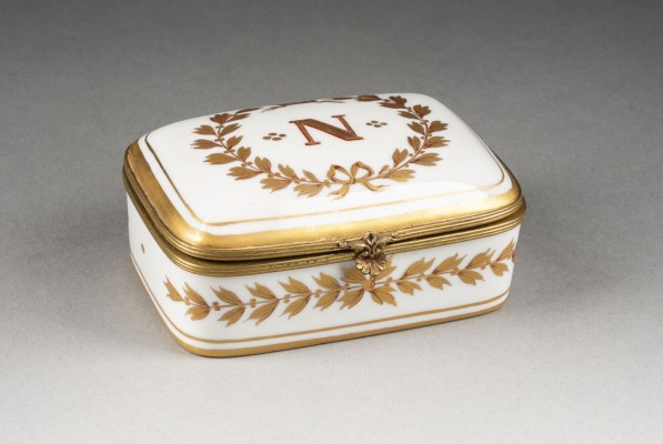 Auction <br>DECKELDOSE NAPOLEON III