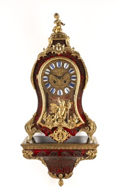 Auction <br>BOULLE-PENDULE MIT KONSOLE IM LOUIS-XV-STIL