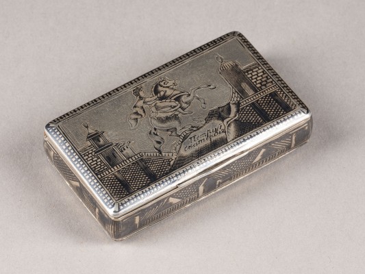 Auction 131<br>A SILVER AND NIELLO SNUFF BOX