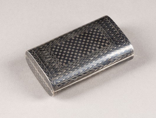 Auction 131<br>A SILVER AND NIELLO SNUFF BOX