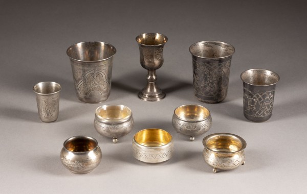 Auction 131<br>A COLLECTION OF FIVE SILVER SALTS AND FIVE BEAKER