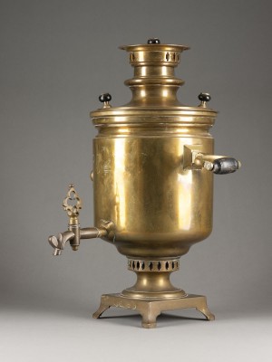 Auction 131<br>A LARGE BRASS SAMOVAR