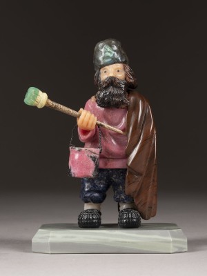 Auction 131<br>A FINE HARDSTONE FIGURE CARVED AS A PEASANT WITH BUCKET AND BRUSH