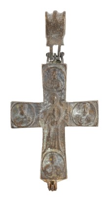 Auktion 131<br>BYZANTINISCHES ENKOLPION MIT CHRISTUS UND DER GOTTESMUTTER