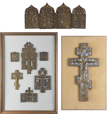 Auktion 131<br>SAMMLUNG VON ACHT BRONZE-IKONEN: KREUZIGUNG CHRISTI, DEESIS, GOTTESMUTTER UND DER HEILIGE GEORG