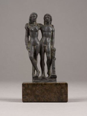 Auktion 134<br>DOPPELSTATUETTE 'SICH UMARMENDES PAAR'