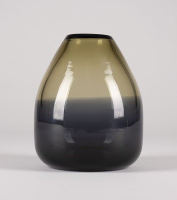 Auction 133<br>SIGNIERTE VASE GLAS FACHSCHULE ZWIESEL