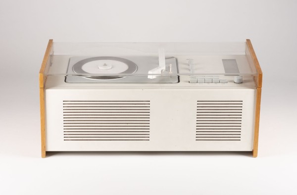 Auktion 133<br>RADIO PHONO KOMBINATION PHONOSUPER MODELL 'SK 61' / 'SCHNEEWITTCHENSARG'