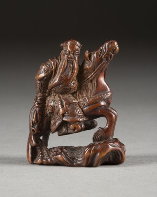 Auction 132<br>EIN FEINES HOLZGESCHNITZTES NETSUKE VON KAN'U