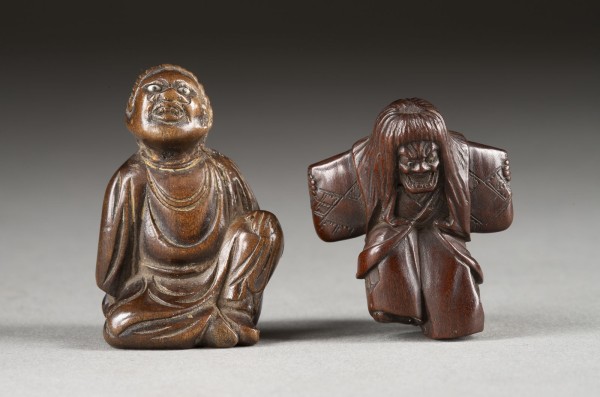 Auction 132<br>ZWEI HOLZGESCHNITZTE NETSUKE VON MENSCHLICHEN FIGUREN