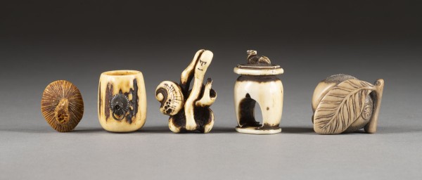 Auction 132<br>FÜNF GESCHNITZTE NETSUKE AUS HIRSCHHORN