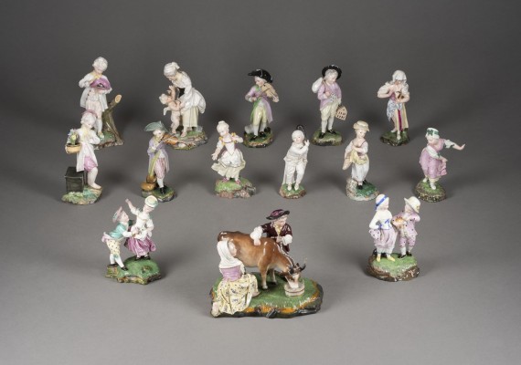 Auction 137<br>GROSSE SAMMLUNG VON 14 HÖCHSTER FIGUREN