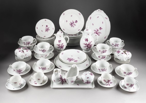 Auction 137<br>84-TEILIGES SPEISE- UND KAFFEESERVICE 'BLUMENMALEREI'