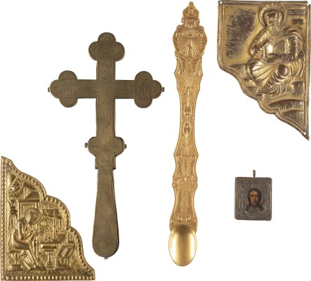 Auction 138<br>MINIATUR-IKONE MIT DEM MANDYLION, ZWEI EVANGELIAR-BESCHLÄGE, SEGENSKREUZ UND LITURGISCHER LÖFFEL