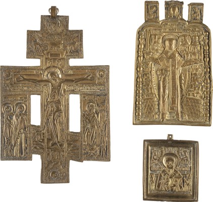 Auktion 138<br>DREI BRONZE-IKONEN: HEILIGER NIKOLAUS UND ERWEITERTES KREUZ