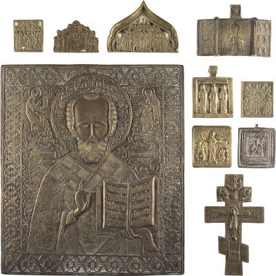 Auktion 138<br>ZEHN BRONZE-IKONEN: HEILIGER NIKOLAUS VON MYRA, AUSGEWÄHLTE HEILIGE, GNADENBILDER DER GOTTESMUTTER SOWIE EIN KRUZIFIX UND IKONEN-FRAGMENTE