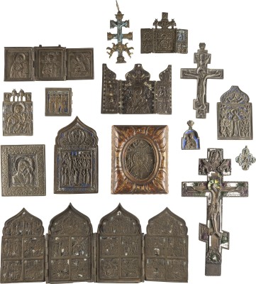 Auktion 138<br>SAMMLUNG VON 15 BRONZE-IKONEN: GNADENBILDER DER GOTTESMUTTER, KRUZIFIXE, ORTHODOXE HOCHFESTE, DEESIS UND AUSGEWÄHLTE HEILIGE