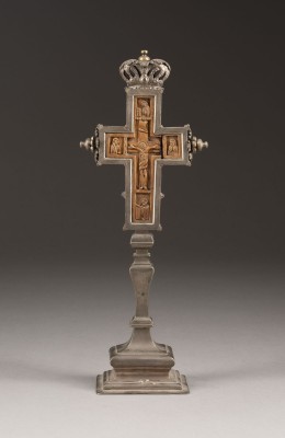 Auction 138<br>STANDKREUZ MIT DER KREUZIGUNG CHRISTI