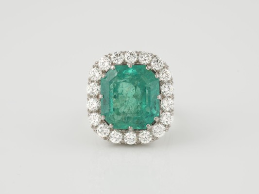 Auction 136<br>RING - SMARAGD CA. 16.00 CT.