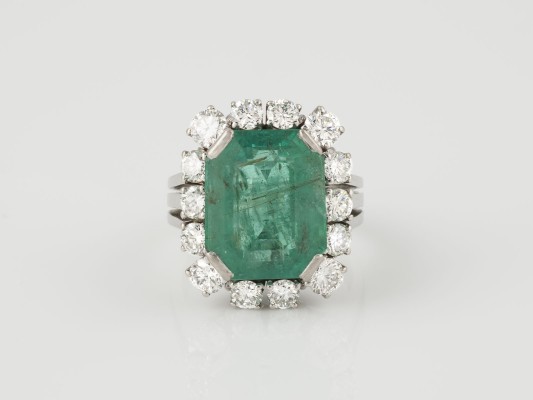 Auction 136<br>RING - SMARAGD CA. 9.00 CT.