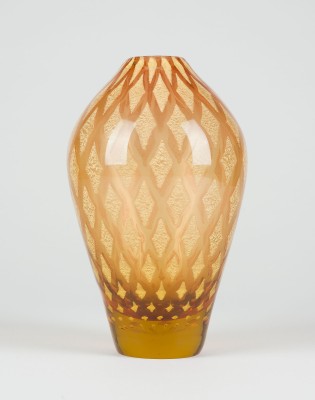 Auction 140<br>VASE 'MICA DIAMOND'