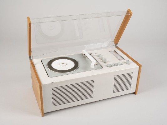 Auction 140<br>RADIO PHONO KOMBINATION PHONOSUPER MODELL 'SK 61 / SCHNEEWITTCHENSARG'