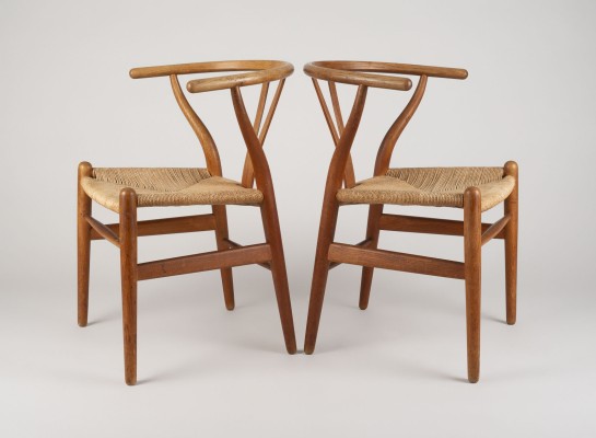 Auction 140<br>PAAR STÜHLE MODELL 'CH 24' / 'WISHBONE CHAIR'