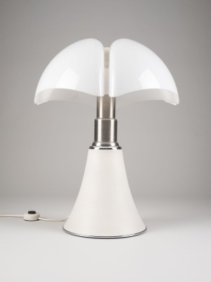 Auktion 140<br>GROSSE TISCHLAMPE MODELL '620 - PIPISTRELLO'