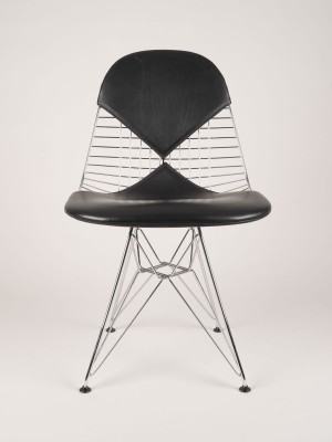 Auction 140<br>STUHL MODELL 'WIRE CHAIR - DKR' MIT LEDERBEZUG 'BIKINI'