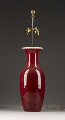 Auction 139<br>EINE GROSSE ROTGLASIERTE VASE ALS LAMPE