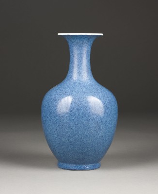 Auktion 139<br>EINE BLAUGLASIERTE VASE