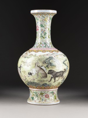 Auction 139<br>EINE FAMILLE ROSE VASE DEKORIERT MIT 