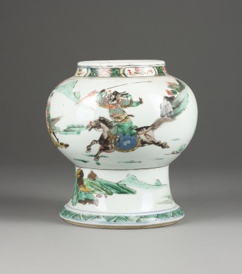 Auction 139<br>EINE FAMILLE VERTE VASE MIT FIGURENDARSTELLUNG