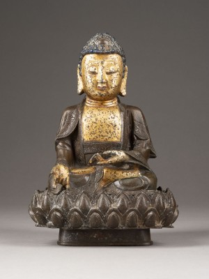 Auction 139<br>EINE BRONZENE SITZENDE FIGUR DES BUDDHA SHAKYAMUNI