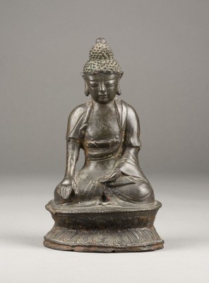 Auction 139<br>EINE SITZENDE FIGUR VON BUDDHA AUS BRONZE