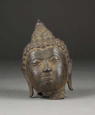 Auktion 139<br>EIN KOPF VON BUDDHA AUS BRONZE