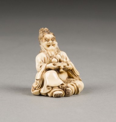 Auction 139<br>EIN GESCHNITZTES NETSUKE VOM RYUJIN AUS ELFENBEIN