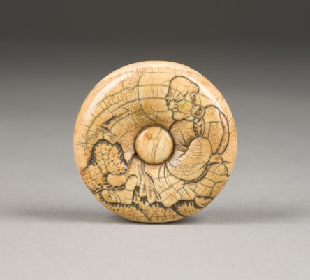 Auction 139<br>EIN GESCHNITZTES MANJU-NETSUKE AUS ELFENBEIN MIT DARSTELLUNG VON EINEM RAKAN