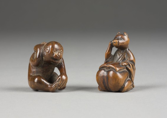 Auktion 139<br>ZWEI HOLZGESCHNITZTE NETSUKE