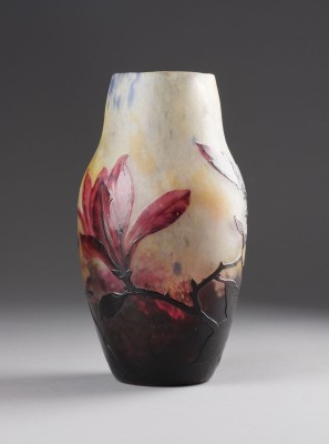 Auktion 141<br>VASE MIT MAGNOLIEN