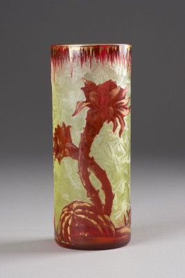 Auction 141<br>VASE MIT BLÜHENDEM KAKTUS