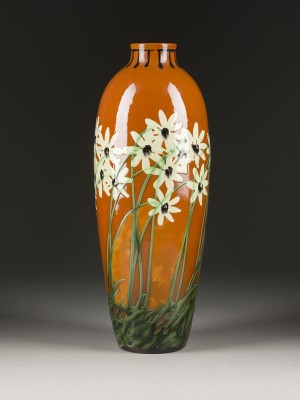 Auktion 141<br>GROSSE VASE MIT STERNBLUMEN