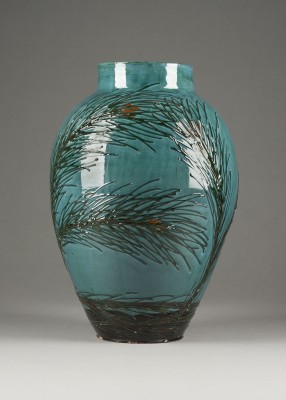 Auction 141<br>GROSSE VASE MIT KIEFERZWEIGEN