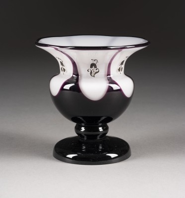 Auction 141<br>KLEINE FUSSVASE