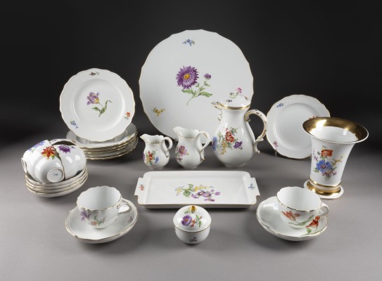 Auction 141<br>26-TEILIGES KAFFEESERVICE 'BLUMENMALEREI'