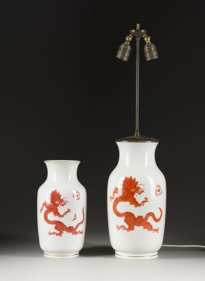 Auktion 141<br>VASE UND LAMPE 'ROTER MING-DRACHE'