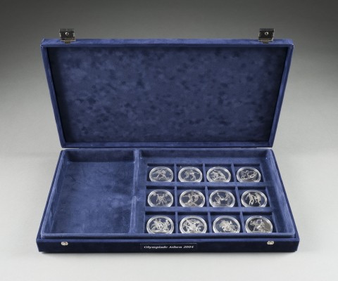 Auction 141<br>SET VON ZWÖLF GEDENKMÜNZEN DER OLYMPISCHEN SPIELE IN ATHEN 2004