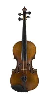 Auktion 141<br>VIOLINE NACH ANTONIO STRADIVARI UND ZWEI VIOLINBÖGEN 'BAUSCH' UND 'HOMA JDEAL'