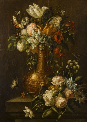 Auktion 141<br>STILLLEBEN MIT BLUMEN IN EINER ORNAMENTIERTEN VASE UND SCHMETTERLINGEN